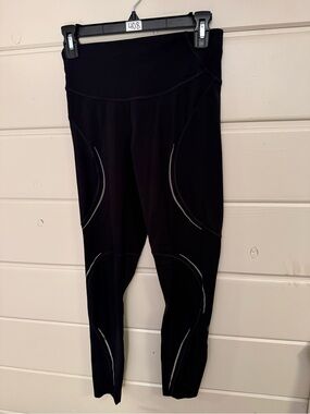Lululemon Wunder Train leggings.  Size 6